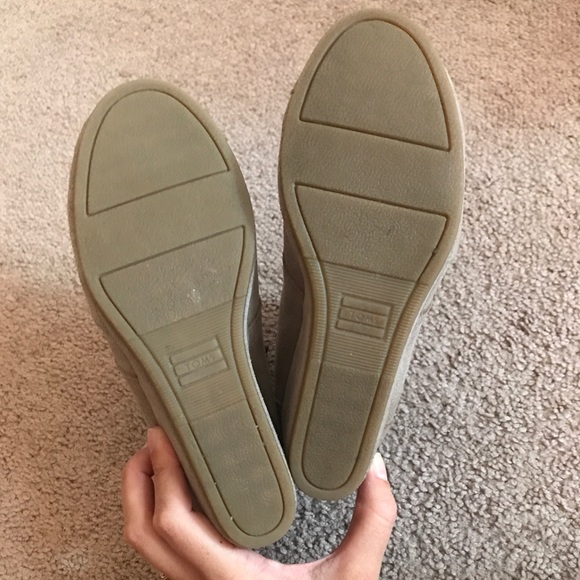 Toms, taupe wedges, size 6 - Picture 5 of 5